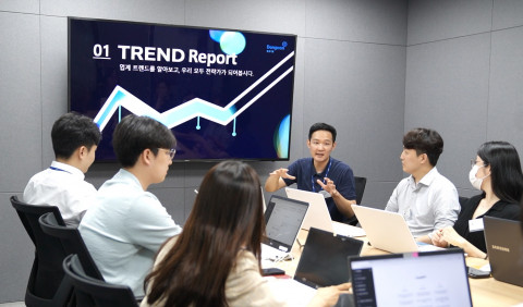 동원그룹 임직원들이 ‘동원GPT’ 실습 교육을 받고 있다